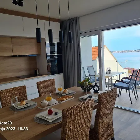 Penthouse Seaview Traù