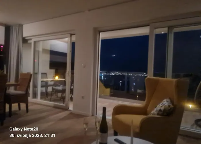 Penthouse Seaview Traù