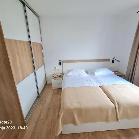 Penthouse Seaview * 特罗吉尔