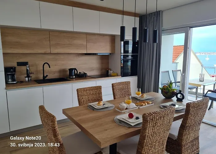 Penthouse Seaview Apartment *