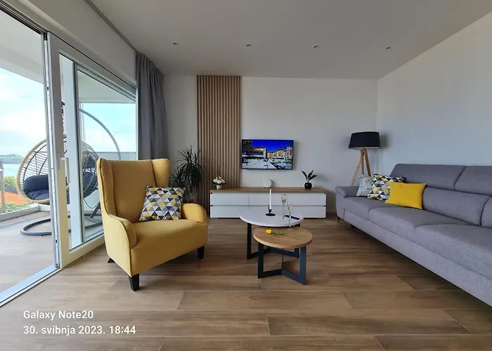 Penthouse Seaview Apartment