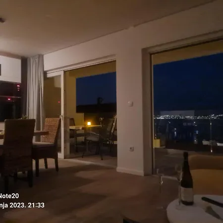 Penthouse Seaview Lejlighed